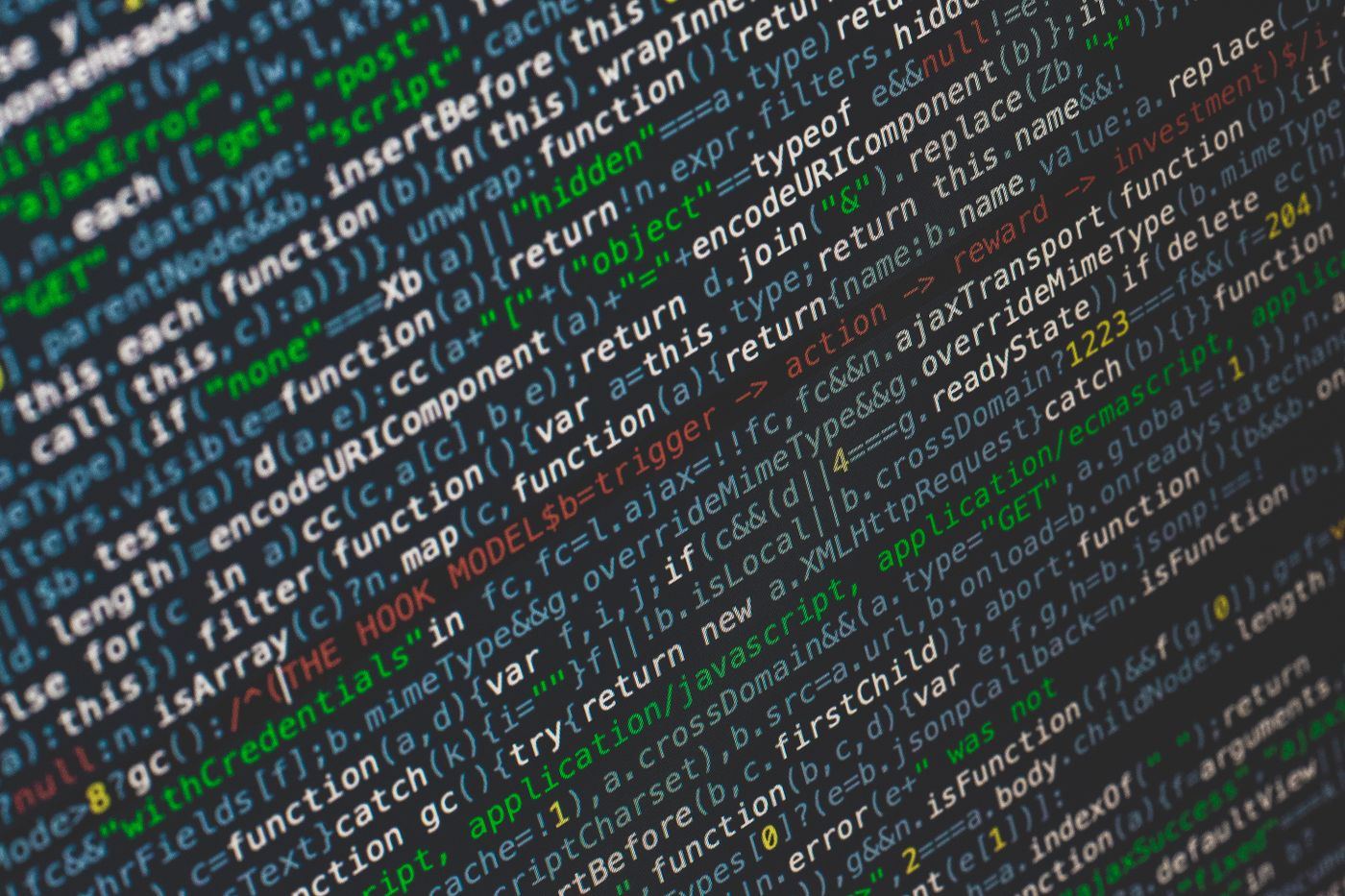 屏幕上显示 JavaScript 代码，用于说明模板变量的数据预处理